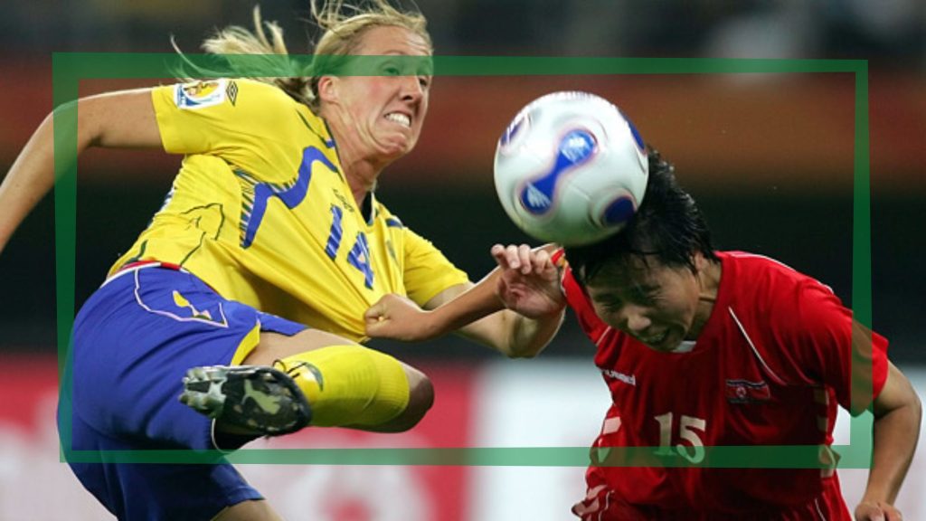 מפגש עוצמה בין כדורגלנית שבדית לבין כדורגלנית צפון קוריאנית במסגרת מונדיאל כדורגל נשים 2007